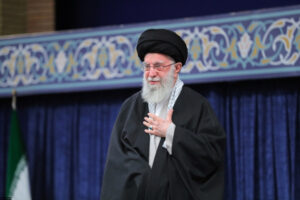 Khamenei afirma que Irã não se renderá