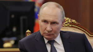 Putin se reúne com enviado de Trump após ultimato sobre guerra na Ucrânia