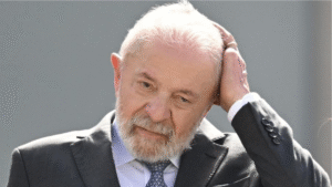 Avião da FAB com Lula apresenta problema técnico com risco de fogo