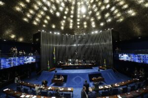 Senado aprova tipificação do “vicaricídio” e endurece punição para crime que atinge mães por meio dos filhos