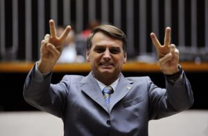 Bolsonaro passa primeira noite em casa após 125 dias e inicia período de prisão domiciliar