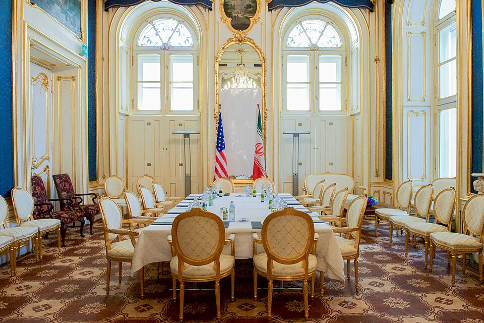 Negociações entre EUA e Irã terminam sem acordo após 21 horas de diálogo no Paquistão