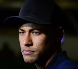 Neymar tem lesão muscular confirmada e está fora de amistosos da Seleção Brasileira