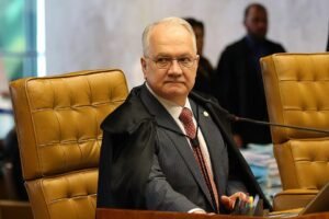 Fachin dá 72 horas para Mendonça explicar afastamento de dirigentes da PF