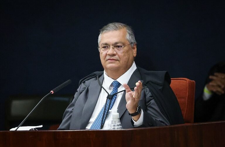 Flávio Dino coloca julgamentos envolvendo Moraes e Mendonça em dúvida