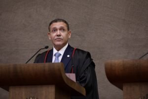 Nunes Marques bloqueia Gilmar Mendes no WhatsApp após troca de mensagens