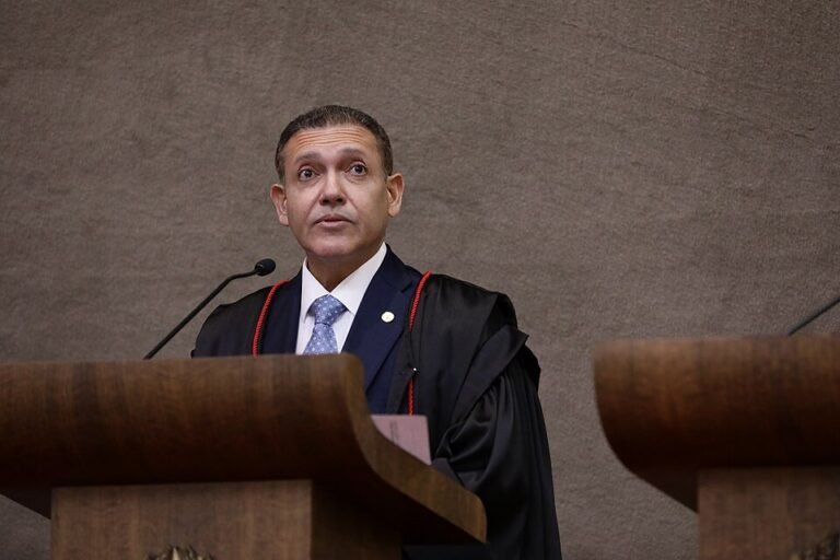 Nunes Marques bloqueia Gilmar Mendes no WhatsApp após troca de mensagens