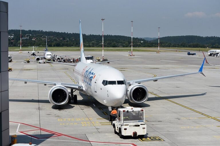 Como passageiros conseguiram chegar à cabine de comando durante ataque em voo da Flydubai