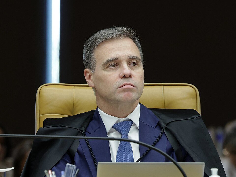 TSE mantém remoção de posts que associam Flávio Bolsonaro à retirada do título de Nossa Senhora Aparecida