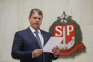 Tarcísio de Freitas é reeleito governador de São Paulo no primeiro turno