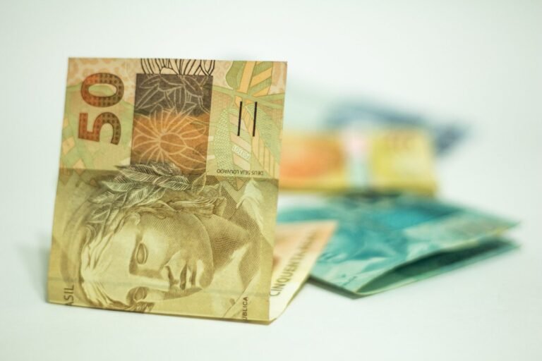Caixa libera abono salarial para mais de 700 mil trabalhadores; veja quem pode receber até R$ 1.621